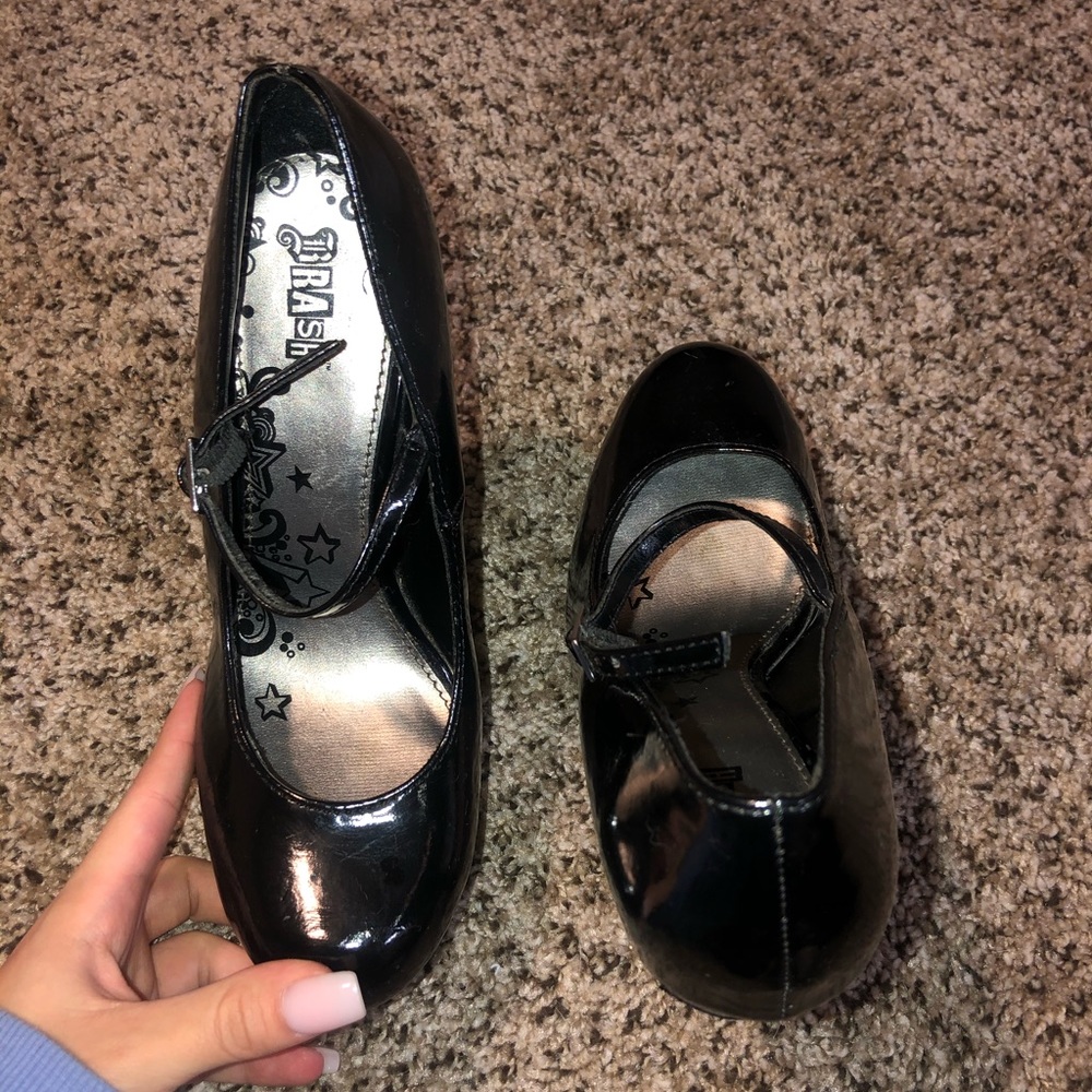 black patent leather pumps